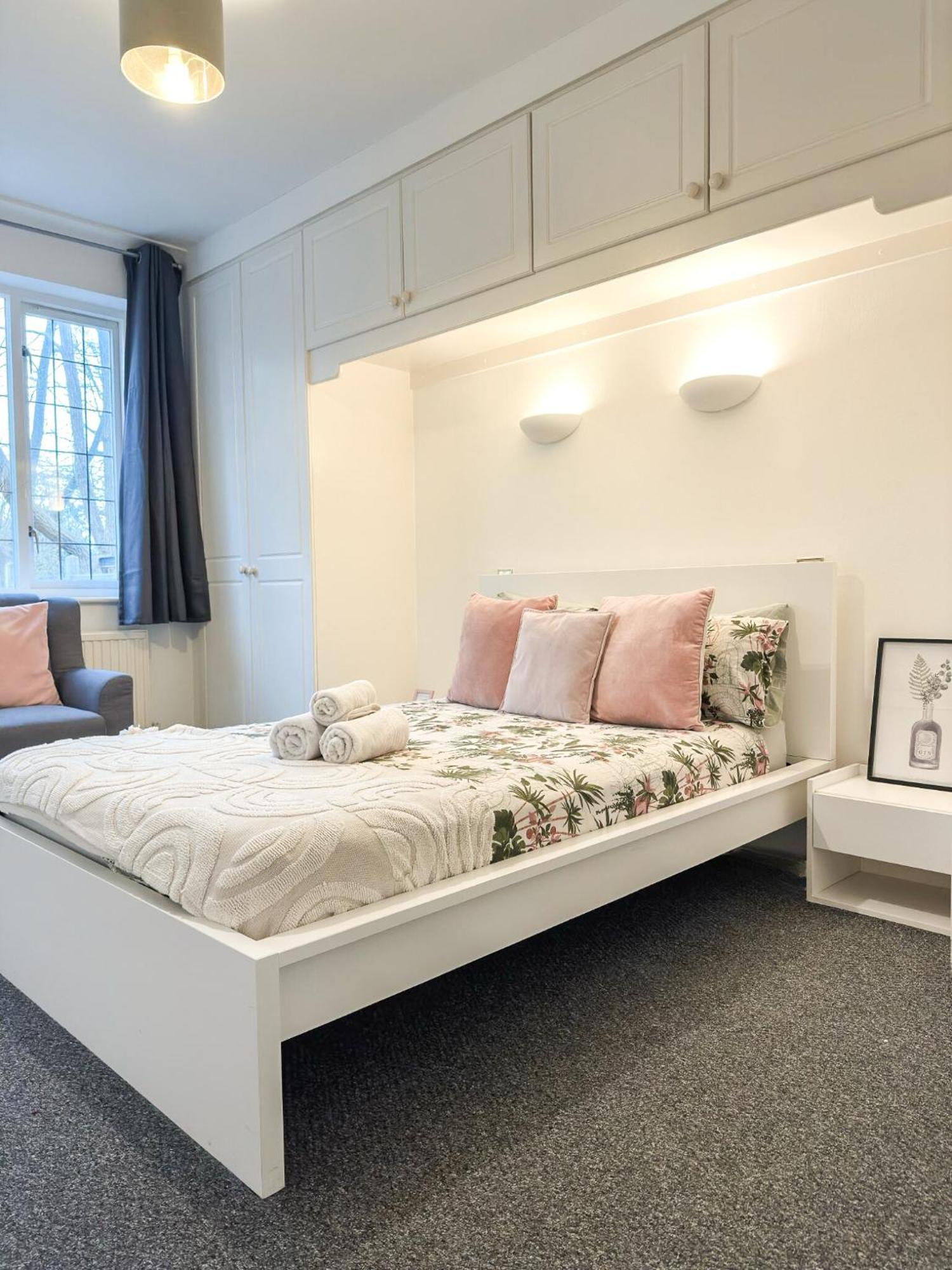 Cosy Apartments Near Hampstead Heath With Free On-Site Parking & Private Gardens, Golders Green Londýn Exteriér fotografie